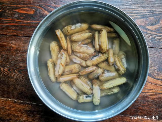 這個海鮮被稱作“小人仙”，肉質(zhì)肥美，用這個方法做，一盤不夠吃