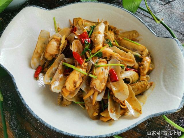 這個海鮮被稱作“小人仙”，肉質(zhì)肥美，用這個方法做，一盤不夠吃